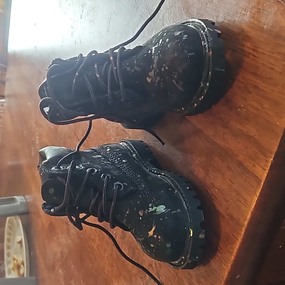 Timberland baby/toddler size 5 black boots with multicolor splashes